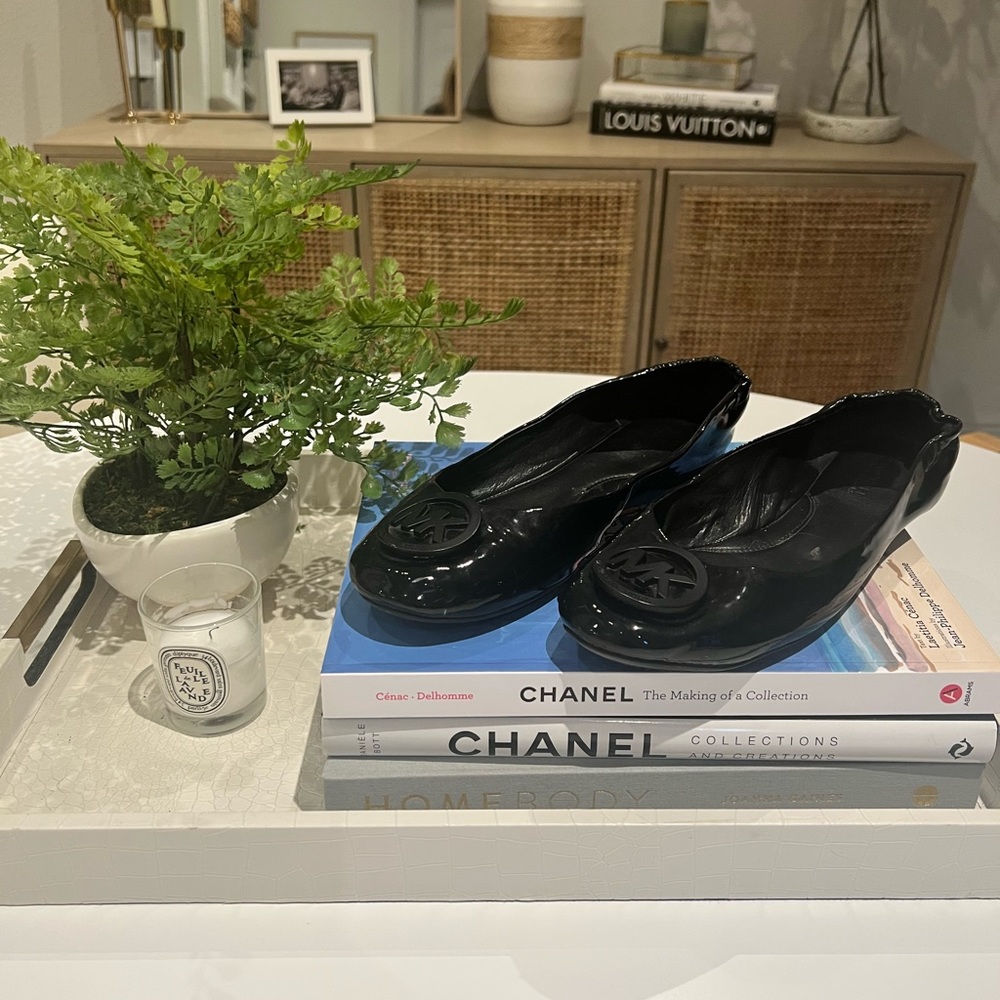 MICHAEL KORS MK Logo Toe Lindsay Ballet Flats in All Black Size 10